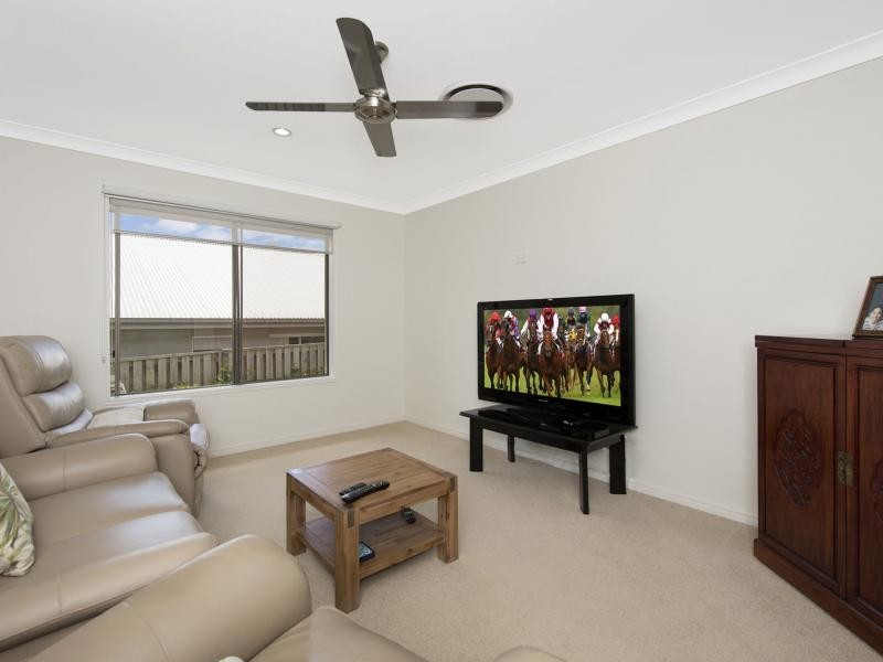 14 Valley Brook Rise, Riverstone Crossing, Maudsland QLD 4210
