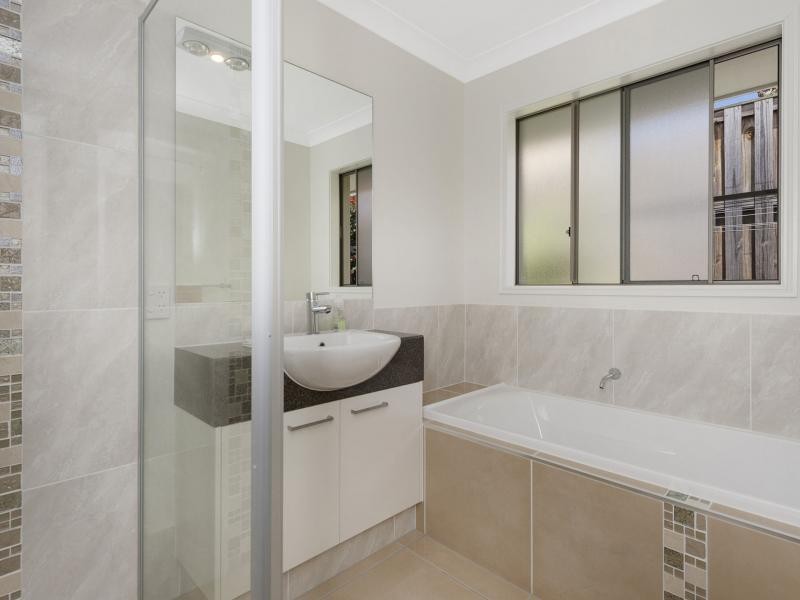 14 Valley Brook Rise, Riverstone Crossing, Maudsland QLD 4210