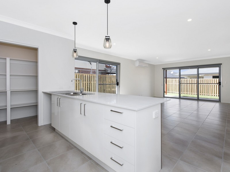 58 Hillstone Crescent, Maudsland QLD 4210