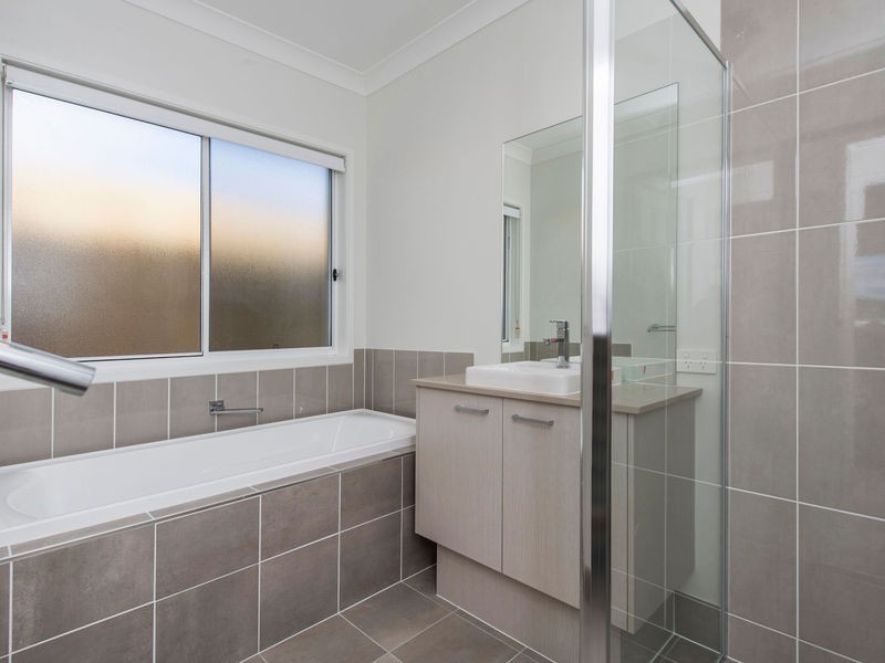 6 Grevillia Crescent, Riverstone Crossing, Maudsland QLD 4210