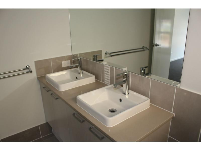 6 Grevillia Crescent, Riverstone Crossing, Maudsland QLD 4210