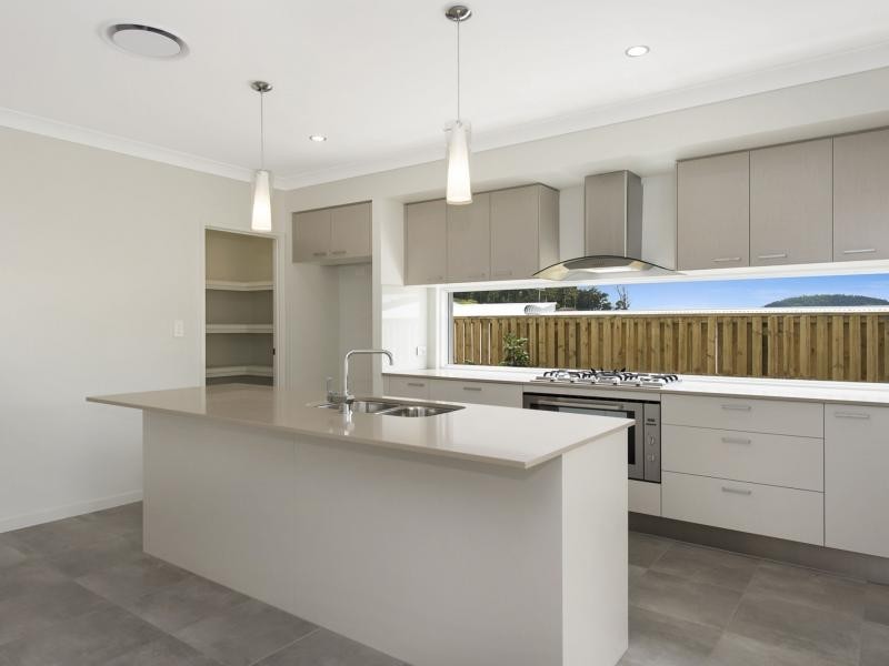 8 Grevillia Crescent, Riverstone Crossing, Maudsland QLD 4210