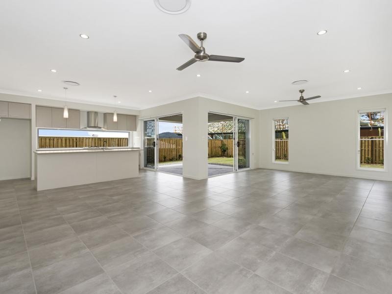 8 Grevillia Crescent, Riverstone Crossing, Maudsland QLD 4210