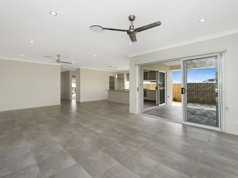 8 Grevillia Crescent, Riverstone Crossing, Maudsland QLD 4210