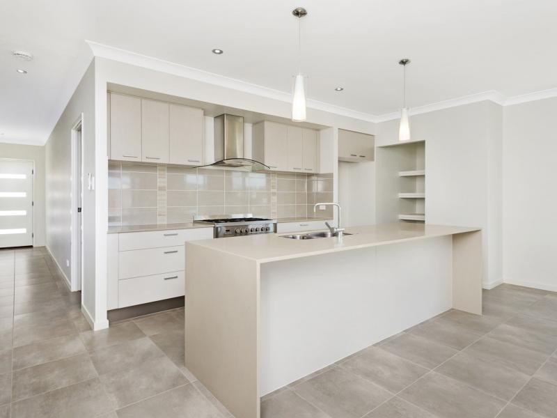 30 Hillstone Crescent, Maudsland QLD 4210