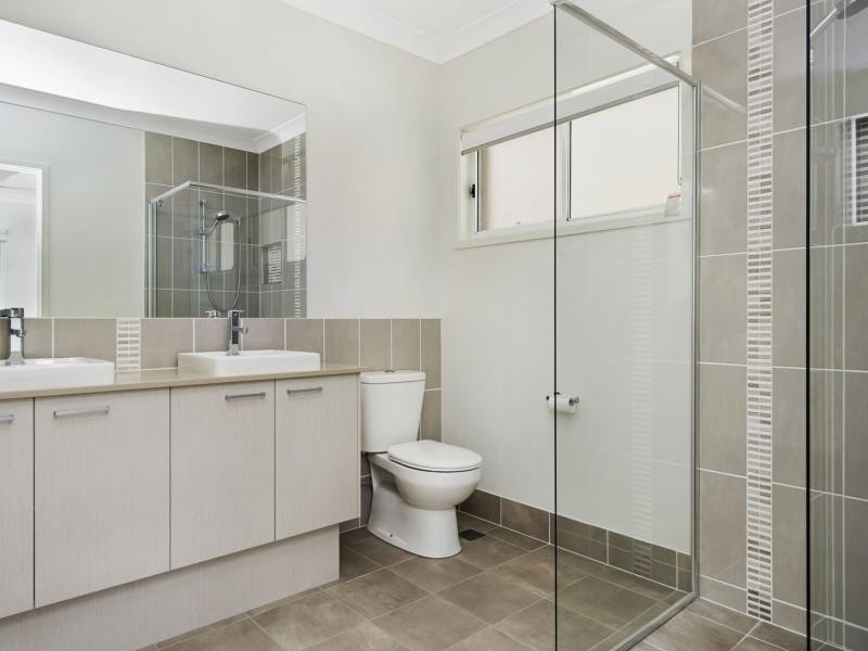 30 Hillstone Crescent, Maudsland QLD 4210