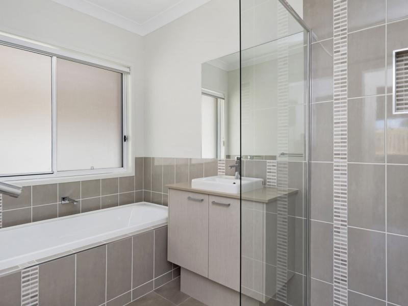 30 Hillstone Crescent, Maudsland QLD 4210