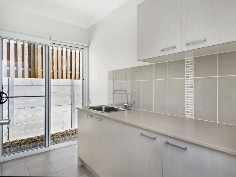 30 Hillstone Crescent, Maudsland QLD 4210