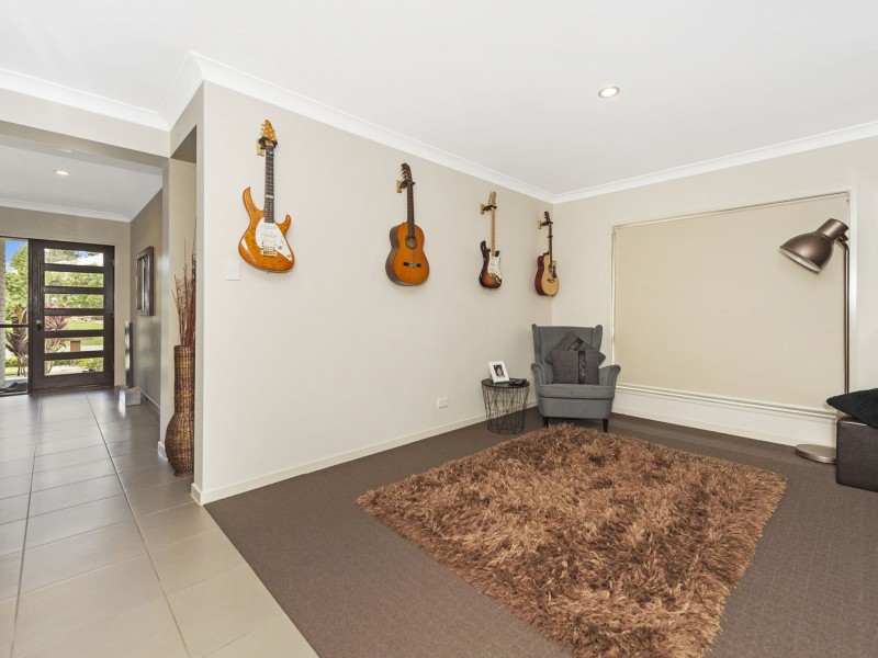 12 Homestead Circuit, Maudsland QLD 4210