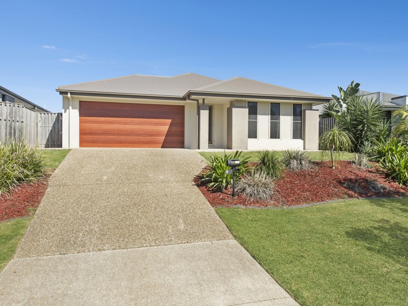 8 Plantation Crescent, Maudsland QLD 4210