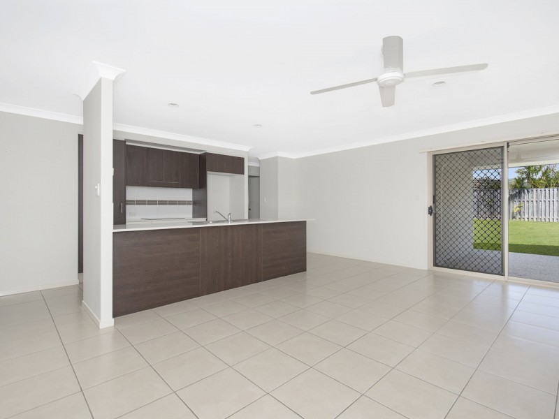 8 Plantation Crescent, Maudsland QLD 4210