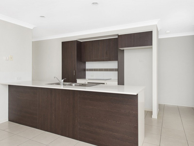 8 Plantation Crescent, Maudsland QLD 4210