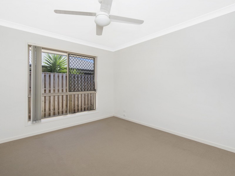 8 Plantation Crescent, Maudsland QLD 4210