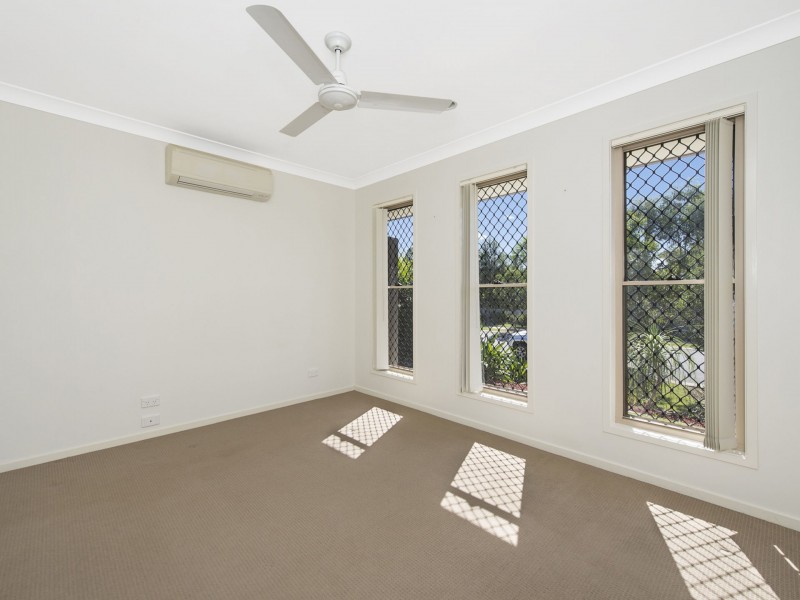 8 Plantation Crescent, Maudsland QLD 4210