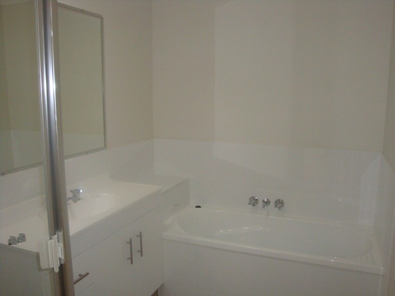 Pacific Pines QLD 4211