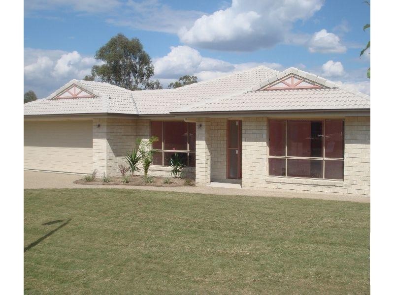 4 Dily Street, Hillcrest QLD 4118