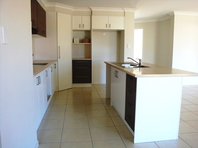 12 Dily Street, Hillcrest QLD 4118
