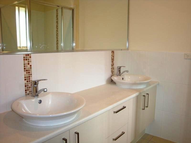 Hillcrest QLD 4118