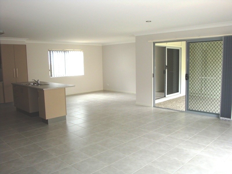 5 Tooloom Court, Waterford QLD 4133