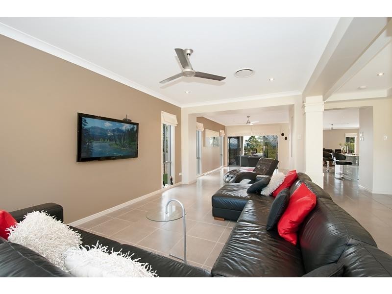 24 Hillary Circuit, Pacific Pines QLD 4211
