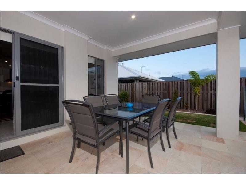 18 Plantation Crescent, Riverstone Crossing, Upper Coomera QLD 4209