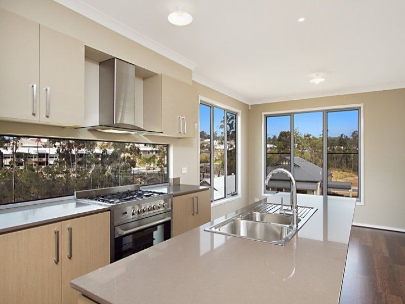 8 McKivat Drive, Springfield Lakes QLD 4300