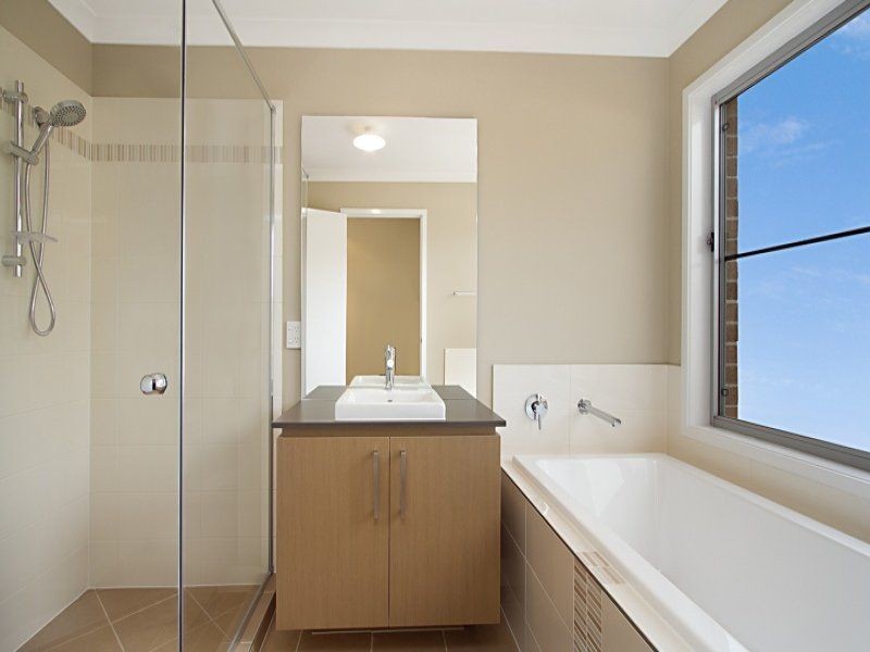 8 McKivat Drive, Springfield Lakes QLD 4300
