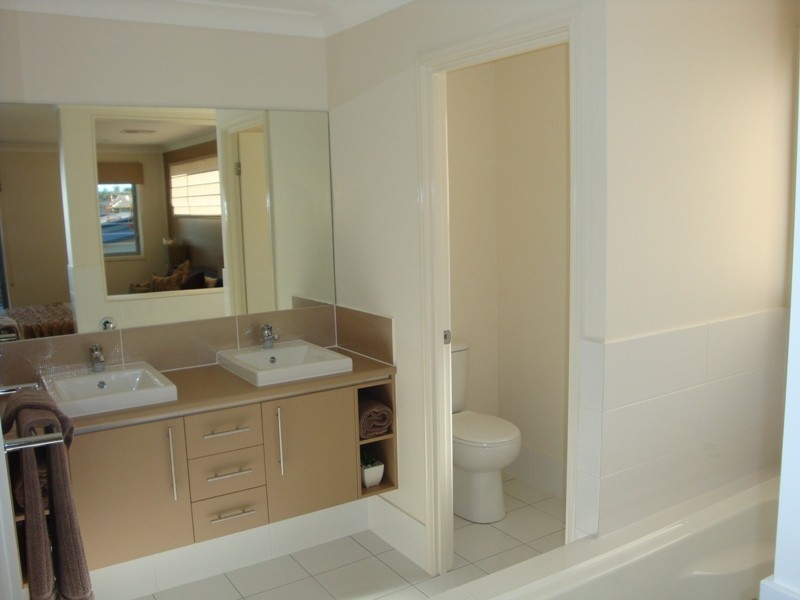 Hope Island QLD 4212