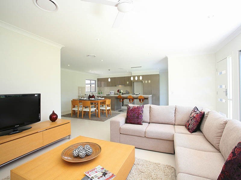 21 Bunderoo Circuit, Gainsborough Greens, Pimpama QLD 4209