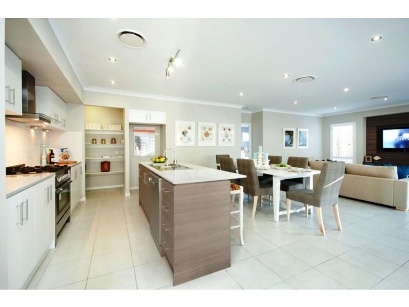 9 Finnigan Street, Augustine Heights QLD 4300