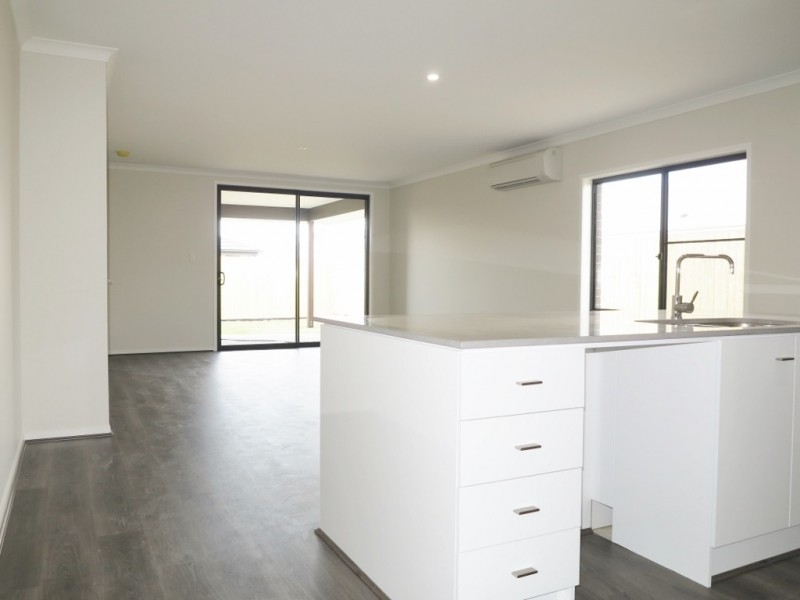 36 Greenstone St, Yarrabilba QLD 4207