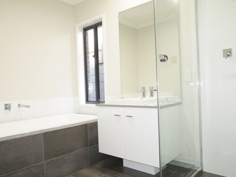 36 Greenstone St, Yarrabilba QLD 4207