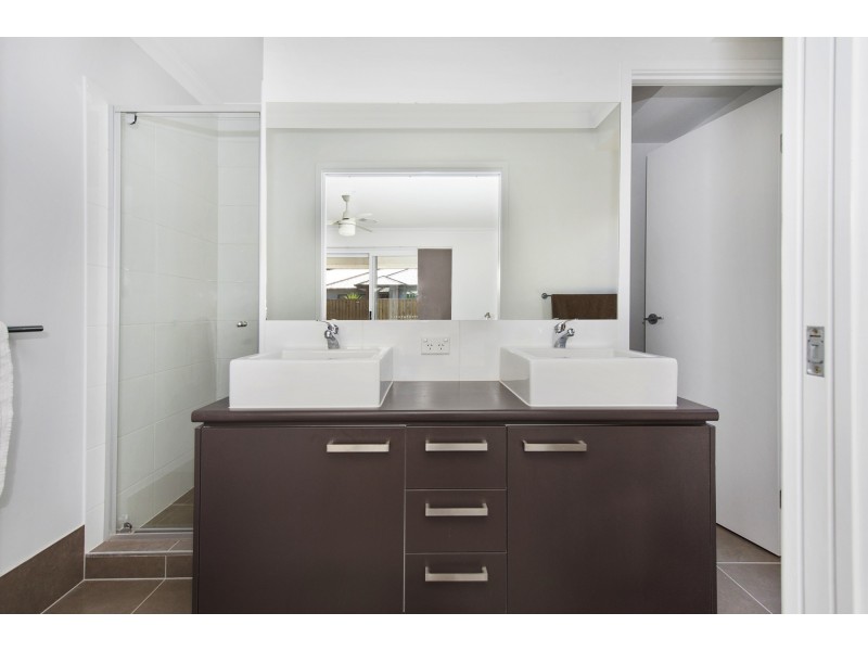 37A Plantation Cres, Maudsland QLD 4210