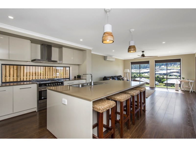 13 Greenvale Cres, Maudsland QLD 4210