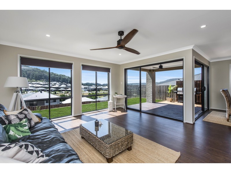 13 Greenvale Cres, Maudsland QLD 4210