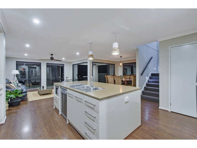 13 Greenvale Cres, Maudsland QLD 4210