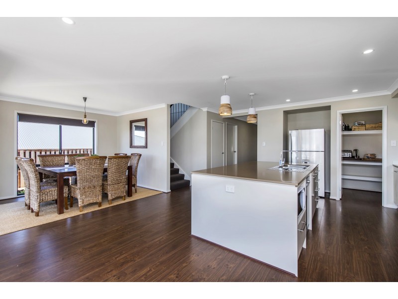 13 Greenvale Cres, Maudsland QLD 4210