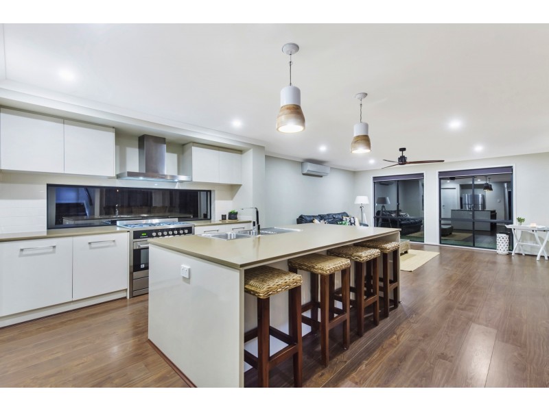 13 Greenvale Cres, Maudsland QLD 4210