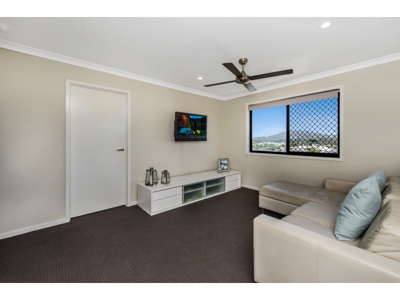 13 Greenvale Cres, Maudsland QLD 4210