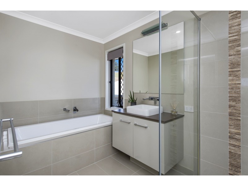 13 Greenvale Cres, Maudsland QLD 4210