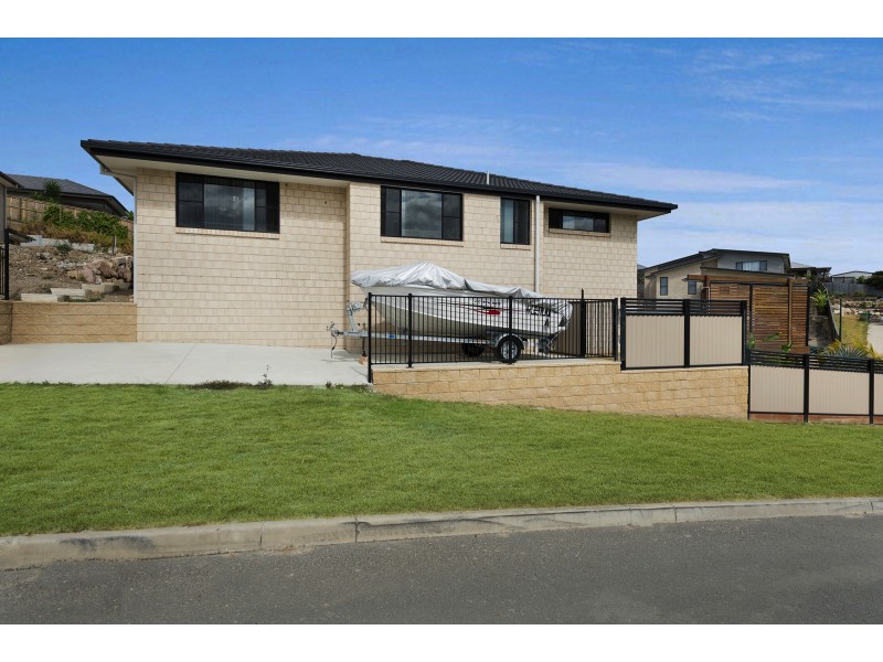 3 Middleham Fairway, Maudsland QLD 4210