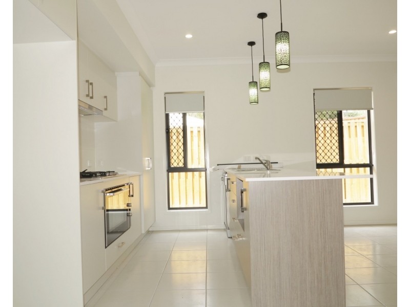 27 Moorinya Circuit, Pimpama QLD 4209