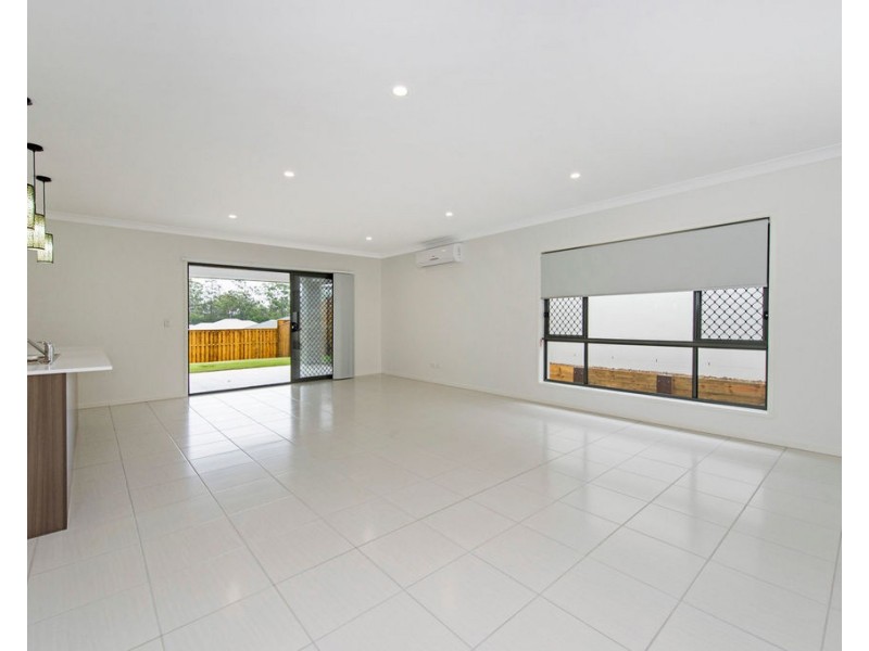 30 Looby Crescent, Pimpama QLD 4209