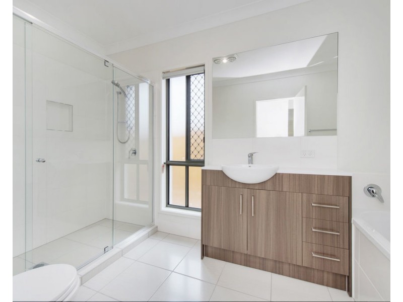 30 Looby Crescent, Pimpama QLD 4209