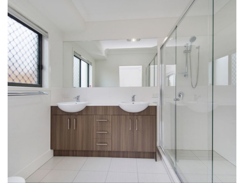 30 Looby Crescent, Pimpama QLD 4209