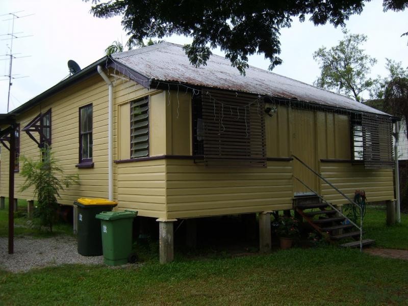 6 CORONATION Avenue, Woodford QLD 4514