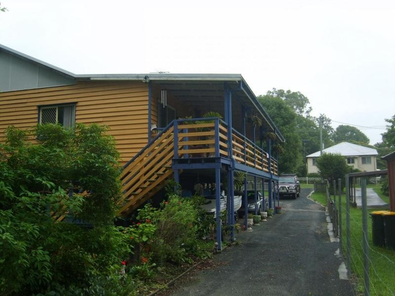 23 CORONATION Avenue, Woodford QLD 4514