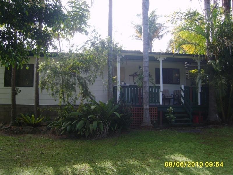 8 DRAPER Lane, Woodford QLD 4514