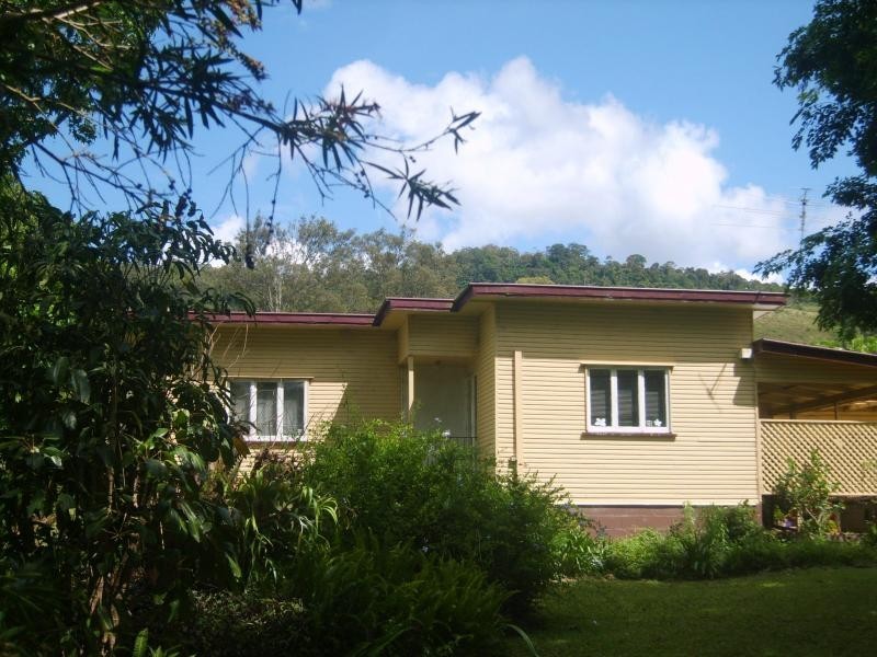 300 WOODROW Road, Woodford QLD 4514