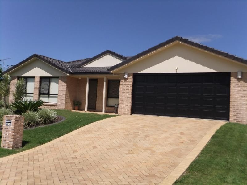 1 HETLEY Drive, Kilcoy QLD 4515